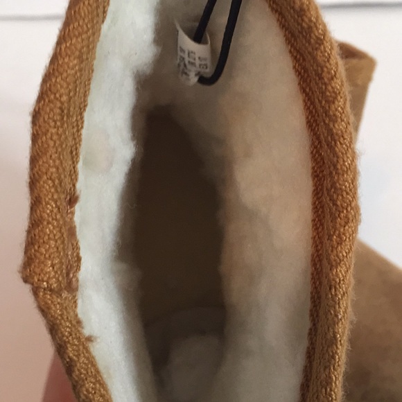 🆕 girls tan faux fur boots  size 10 - Picture 9 of 10